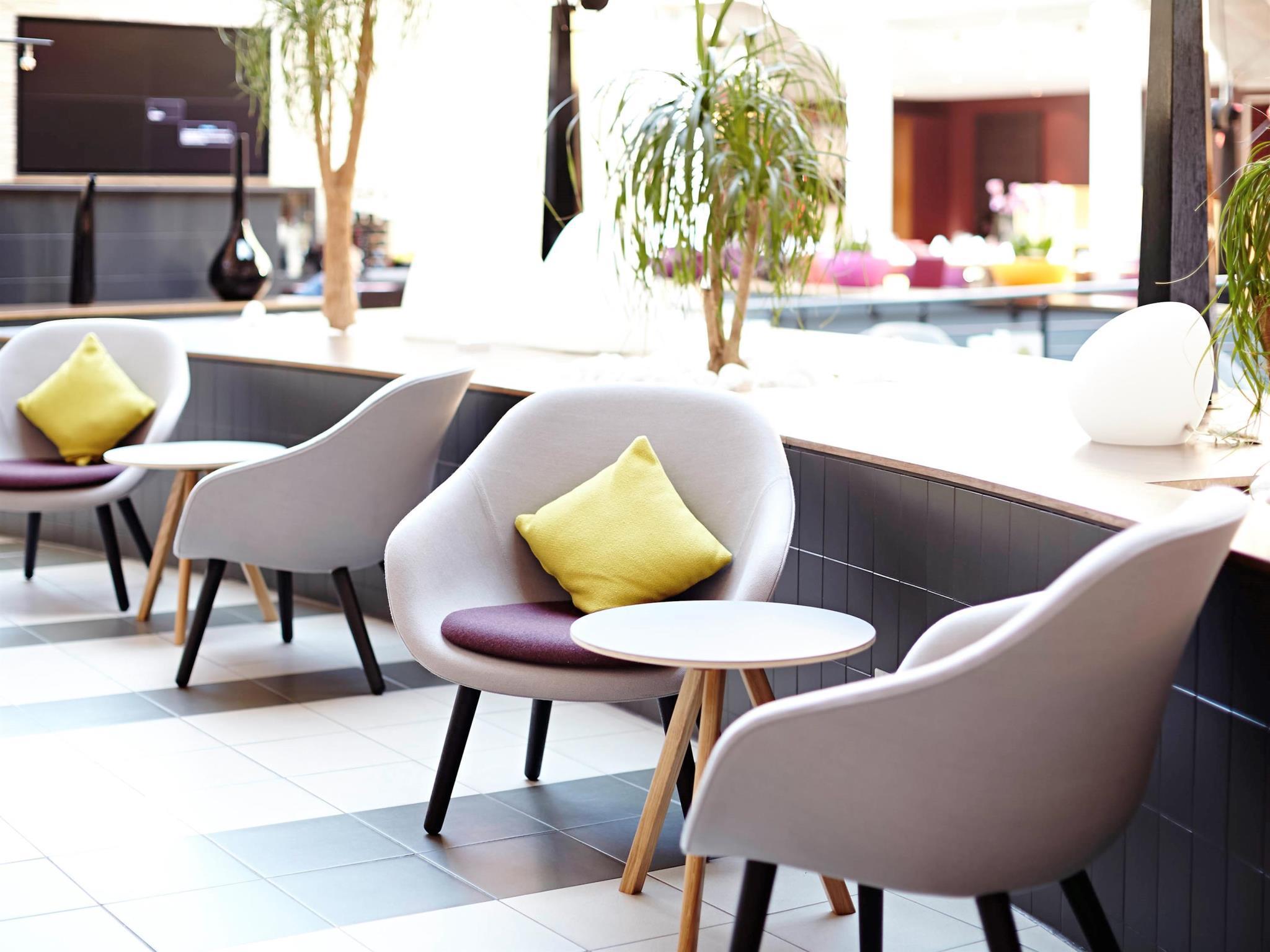 Novotel London Heathrow Airport M4 Jct. 4 Hotel 4*